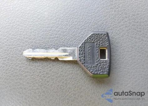 2006 Mitsubishi Raider Duro Cross V8 from USA, damaged, VIN 1Z7HT38N86S596813